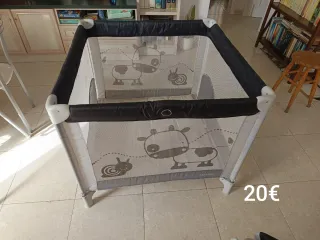 Parque infantil con diseño de vacas