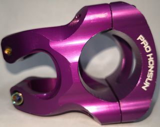 Potencia Bicicleta Aluminio CNC Morada 31.8mm