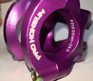 Potencia Bicicleta Aluminio CNC Morada 31.8mm