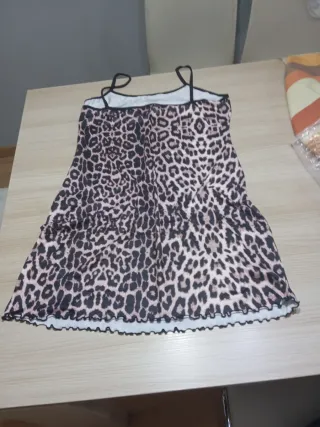 Camisón con tirantes y estampado animal