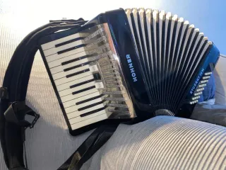 Fisarmonica Hohner Student IV M 32 bassi