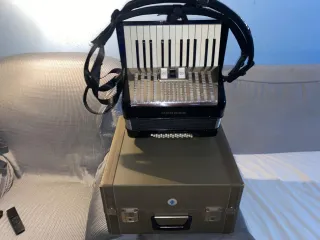 Fisarmonica Hohner Student IV M 32 bassi