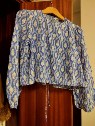 Blusa Zara Boho Estampada Azul y Blanca
