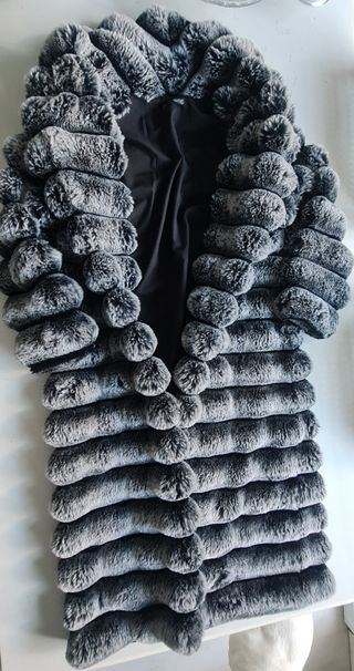 Abrigo Chinchilla. Pelo sintético gris y negro