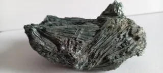 Actinolite cristallizzata gr 544