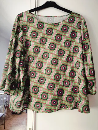 Blusa manga larga estampado geométrico