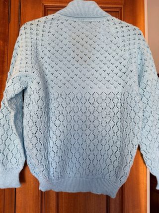 Cárdigan azul de punto calado
