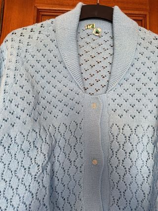 Cárdigan azul de punto calado