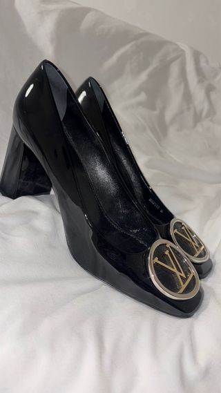 Zapatos Louis Vuitton Negros y Dorados