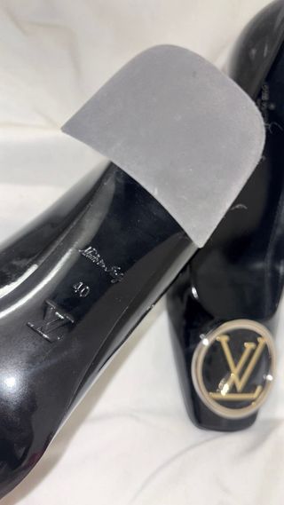 Zapatos Louis Vuitton Negros y Dorados