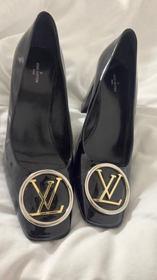 Zapatos Louis Vuitton Negros y Dorados