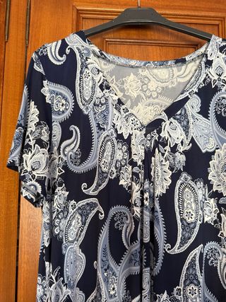 Vestido estampado azul y blanco