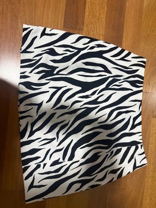 Falda Bershka estampado cebra