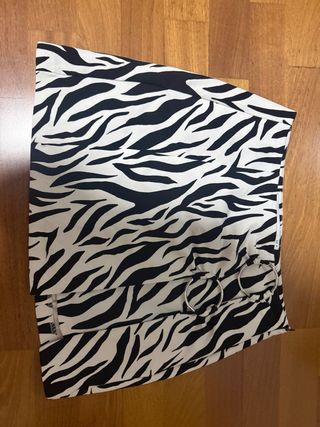 Falda Bershka estampado cebra