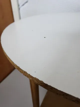 Tavolo ausiliario in legno rustico per lavori in giardino