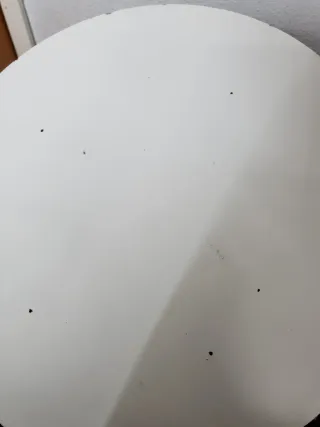 Tavolo ausiliario in legno rustico per lavori in giardino