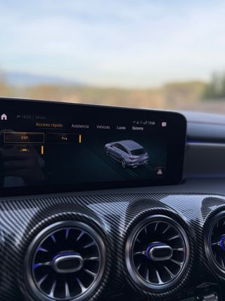 Mercedes-Benz CLA 200 AMG 2022