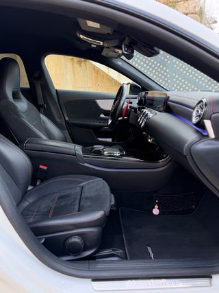 Mercedes-Benz CLA 200 AMG 2022