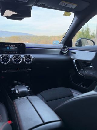 Mercedes-Benz CLA 200 AMG 2022