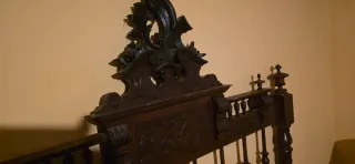 Cama antigua de madera, restaurada,lista para usar