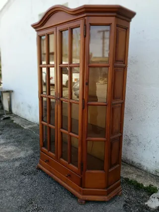 Vetrina in legno di pino