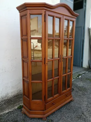 Vetrina in legno di pino