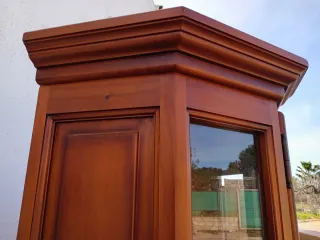 Vetrina in legno di pino