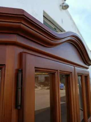 Vetrina in legno di pino