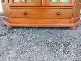 Vetrina in legno di pino