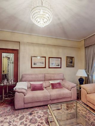 Sofá biplaza de tela beige