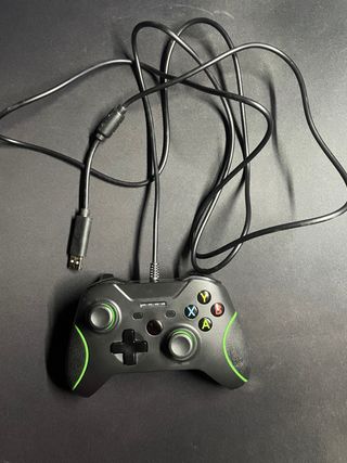 Mando Xbox One Negro con Cable