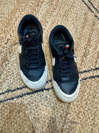 Zapatillas Nike Negras y Blancas