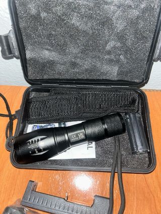 Linterna con Estuche y Accesorios