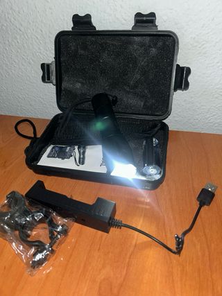 Linterna con Estuche y Accesorios