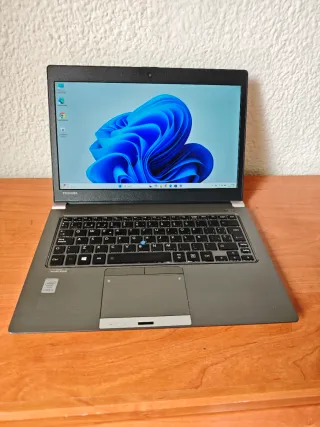 Portátil Toshiba i5 FHD 12GB RAM 256GB SSD