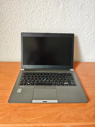 Portátil Toshiba i5 FHD 12GB RAM 256GB SSD