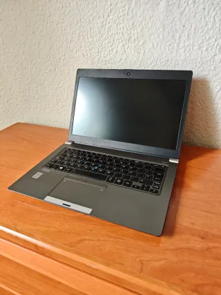 Portátil Toshiba i5 FHD 12GB RAM 256GB SSD