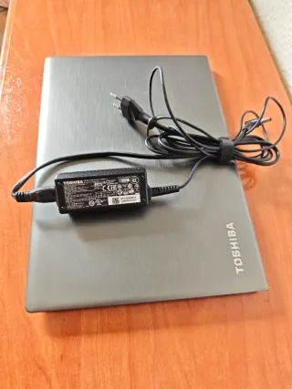 Portátil Toshiba i5 FHD 12GB RAM 256GB SSD