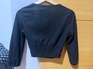 Top negro ajustado manga larga