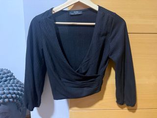 Top negro ajustado manga larga