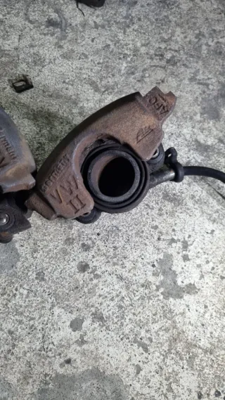 Conjunto Pinças Travão VW Golf/Jetta Mk2