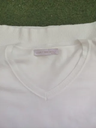 Jersey fino cuello pico blanco