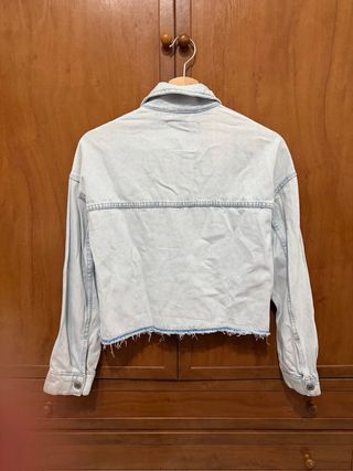 Chaqueta vaquera desgastada