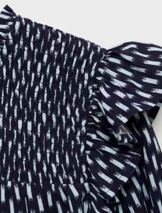 Blusa estampada azul y blanca