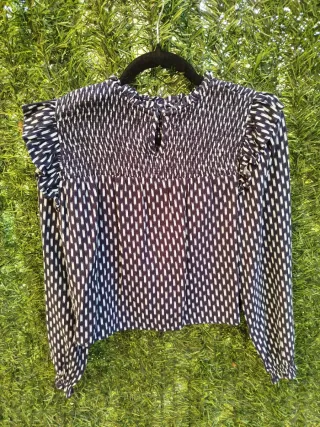 Blusa estampada azul y blanca