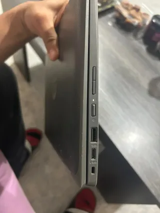 Portátil Acer Gris.  Son 10 portátiles