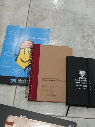 9 Quaderni e Penne Metalliche