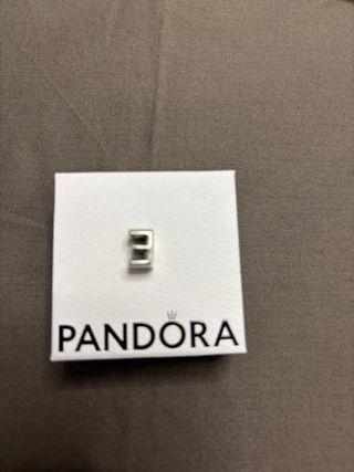 Charm Letra E Pandora Plata