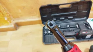 NUEVA! Llave larga de trinquete con 2 baterías 21V