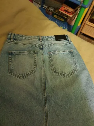 Falda vaquera larga con abertura